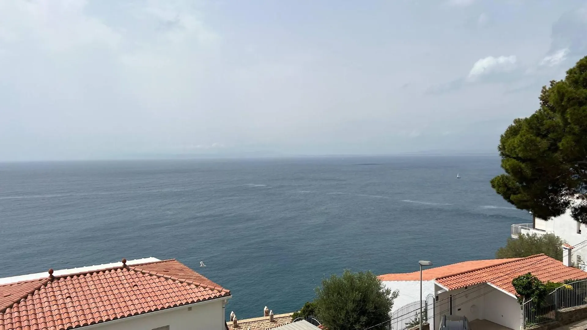 Apartamento En Roses Con Preciosas Vistas Del Mar Ap1 Spain